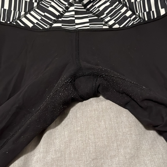 Lululemon wunder under crops size 10 - Picture 2 of 2